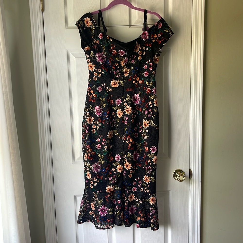 Guess - Picture 2 of 3